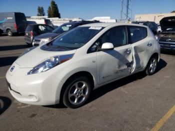  Salvage Nissan LEAF