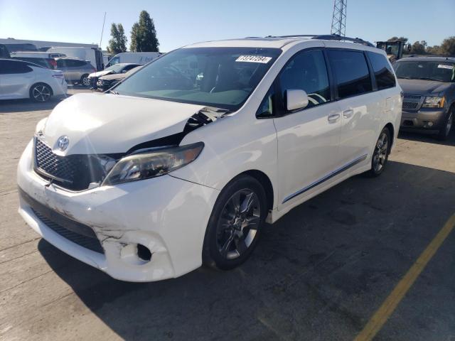  Salvage Toyota Sienna