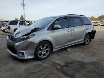  Salvage Toyota Sienna