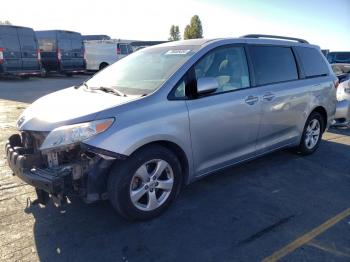  Salvage Toyota Sienna