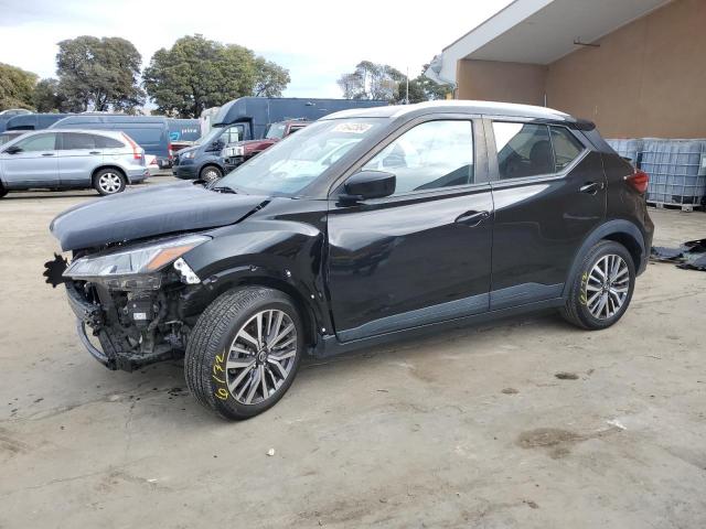  Salvage Nissan Kicks