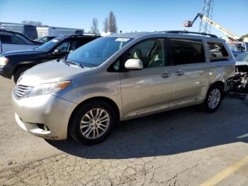  Salvage Toyota Sienna