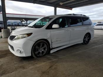  Salvage Toyota Sienna