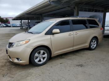  Salvage Toyota Sienna