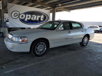  Salvage Lincoln Towncar