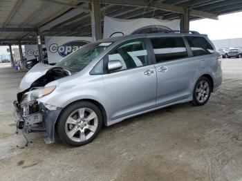  Salvage Toyota Sienna