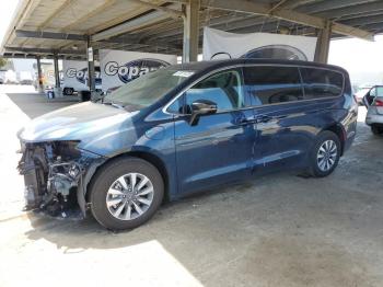  Salvage Chrysler Pacifica
