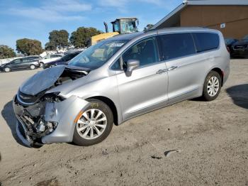  Salvage Chrysler Pacifica