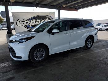  Salvage Toyota Sienna