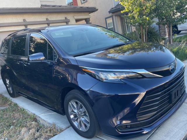  Salvage Toyota Sienna