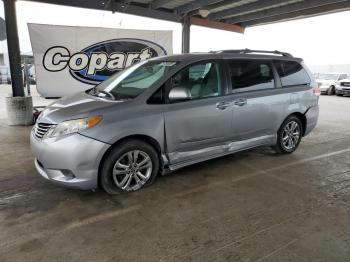  Salvage Toyota Sienna