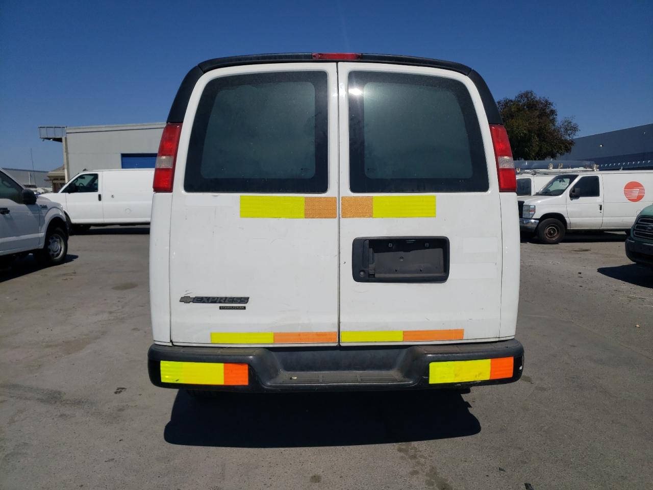 Chevrolet Express Image 6