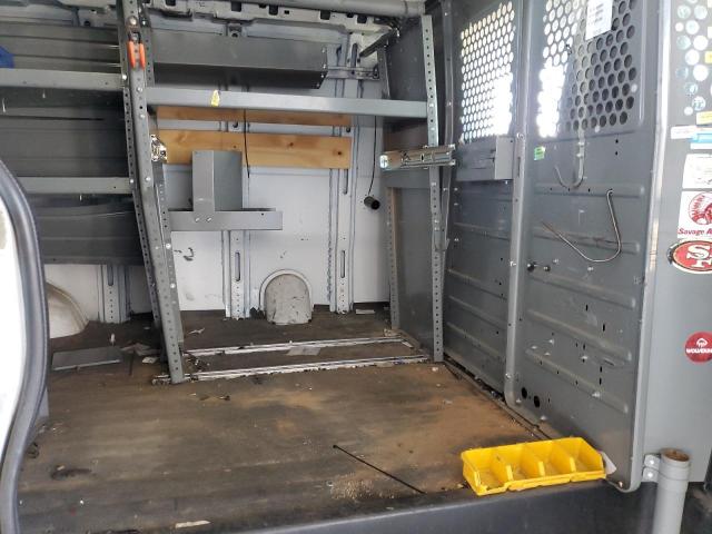 Chevrolet Express Image 12