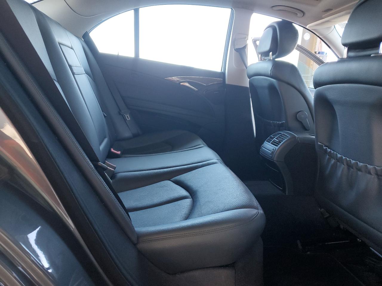Mercedes-Benz E-Class 350 Image 9