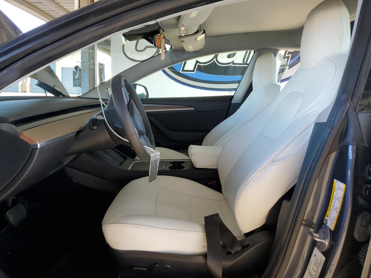 Tesla Model 3 Image 4