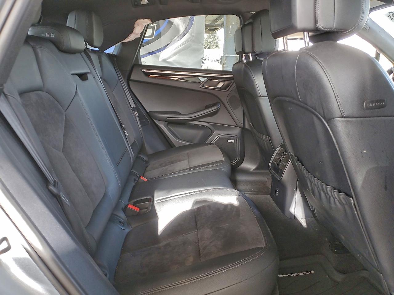 Porsche Macan Image 2