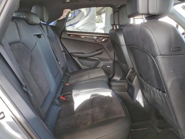 Porsche Macan Image 2