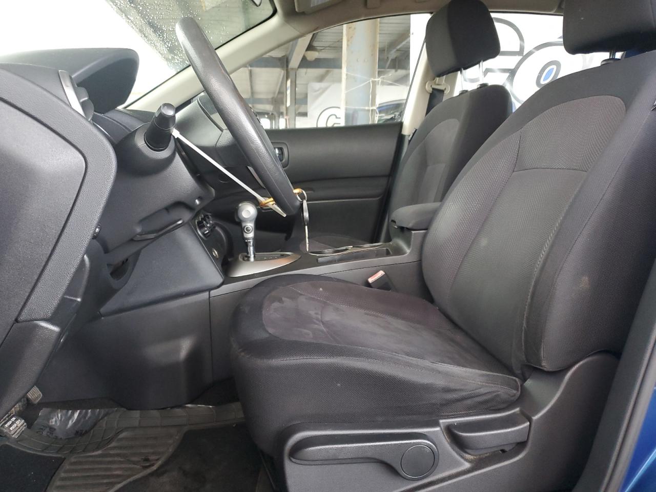 Nissan Rogue S Image 2