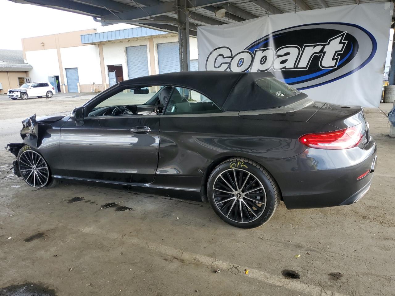 Mercedes-Benz C-Class 300 Image 2