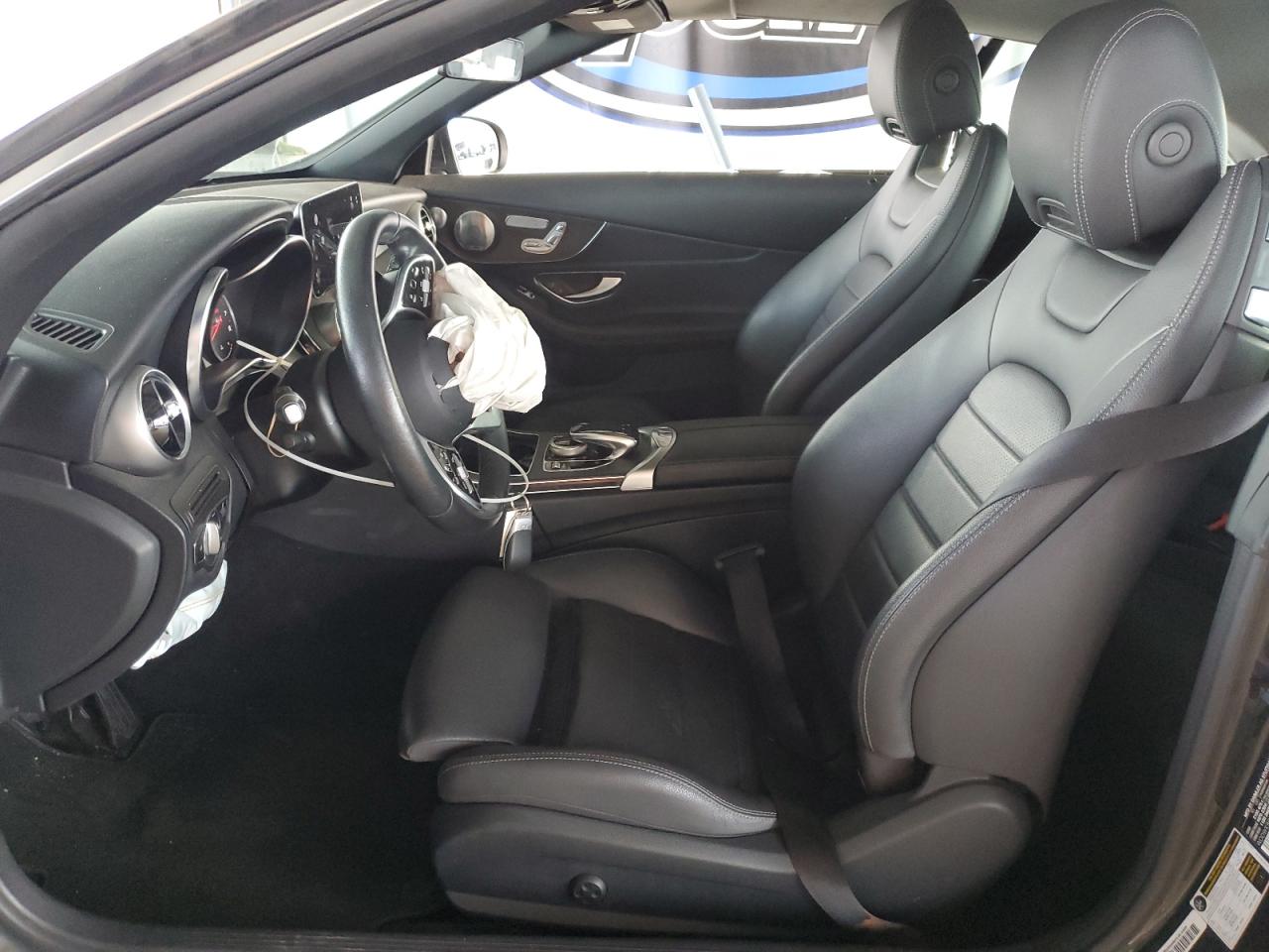 Mercedes-Benz C-Class 300 Image 8