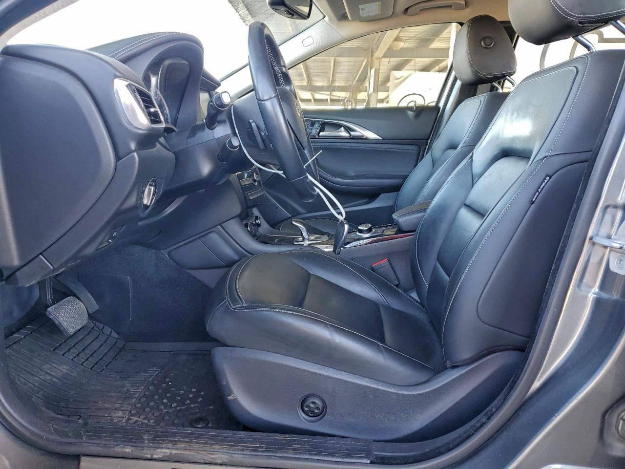 INFINITI Qx Base Image 9