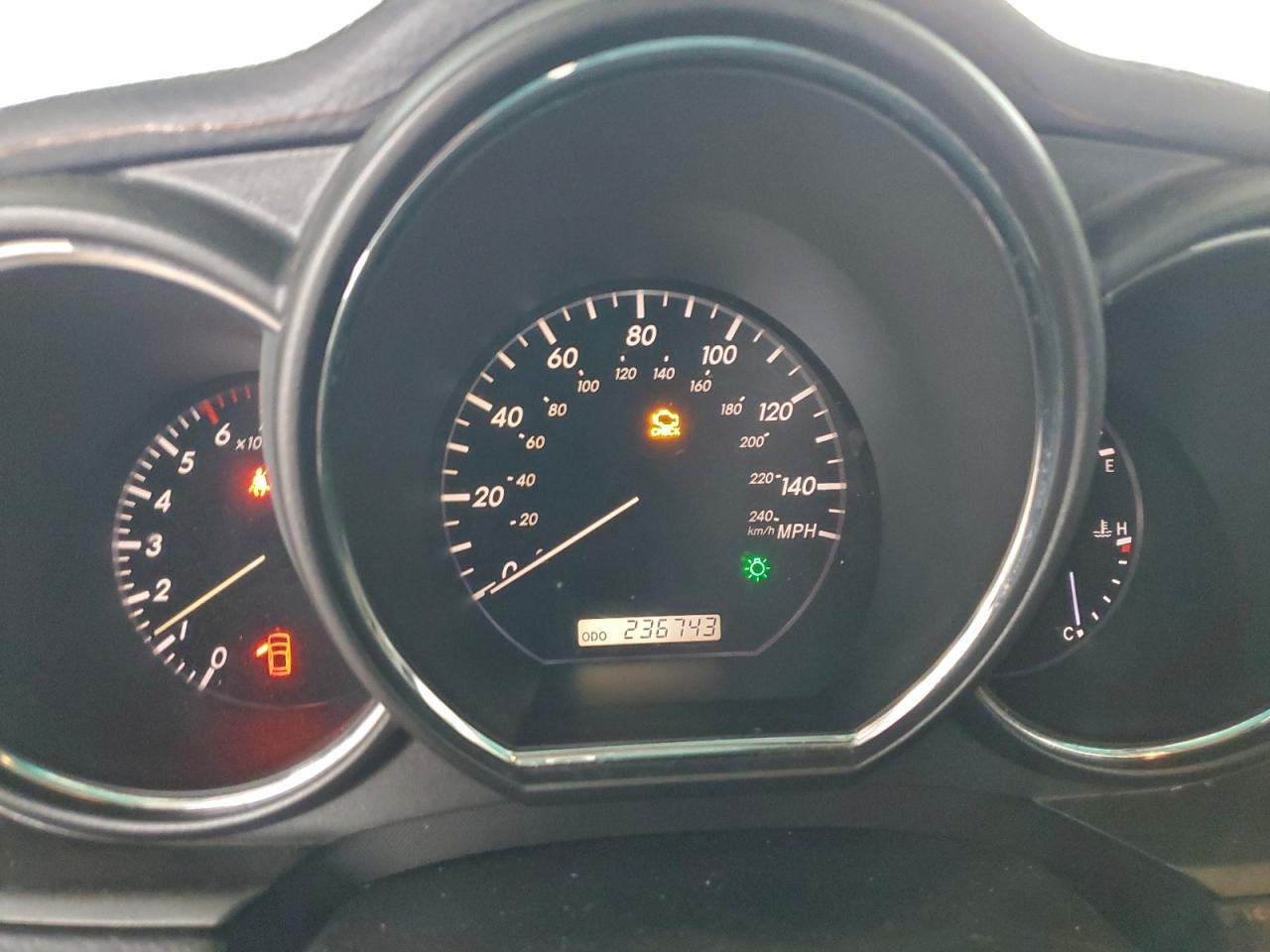 Lexus RX 330 Image 7