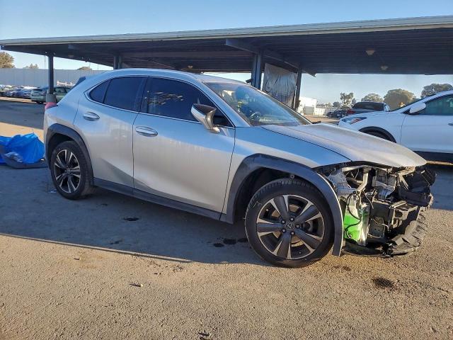 Lexus Ux 200 Image 2