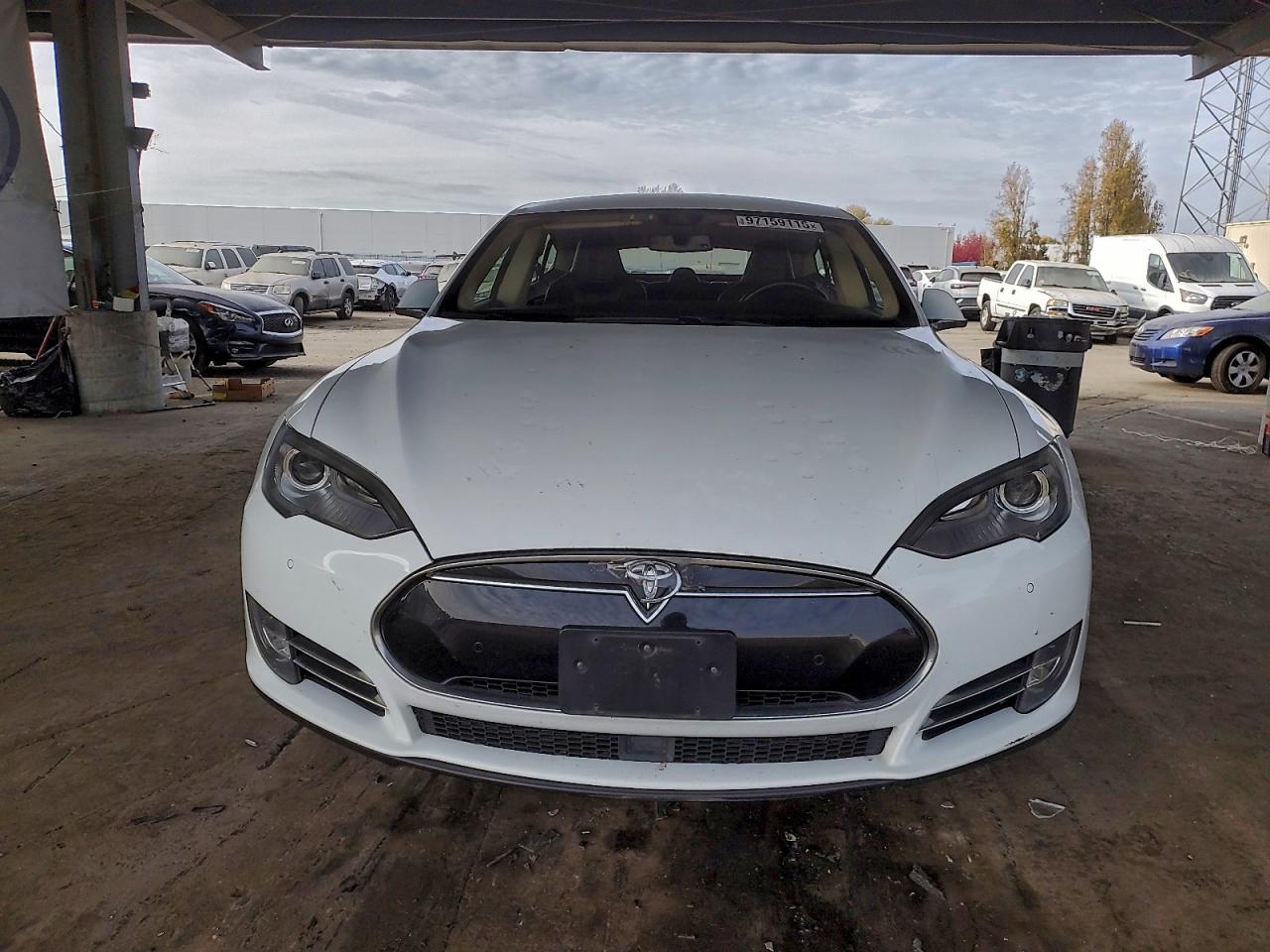 Tesla Model S Image 8