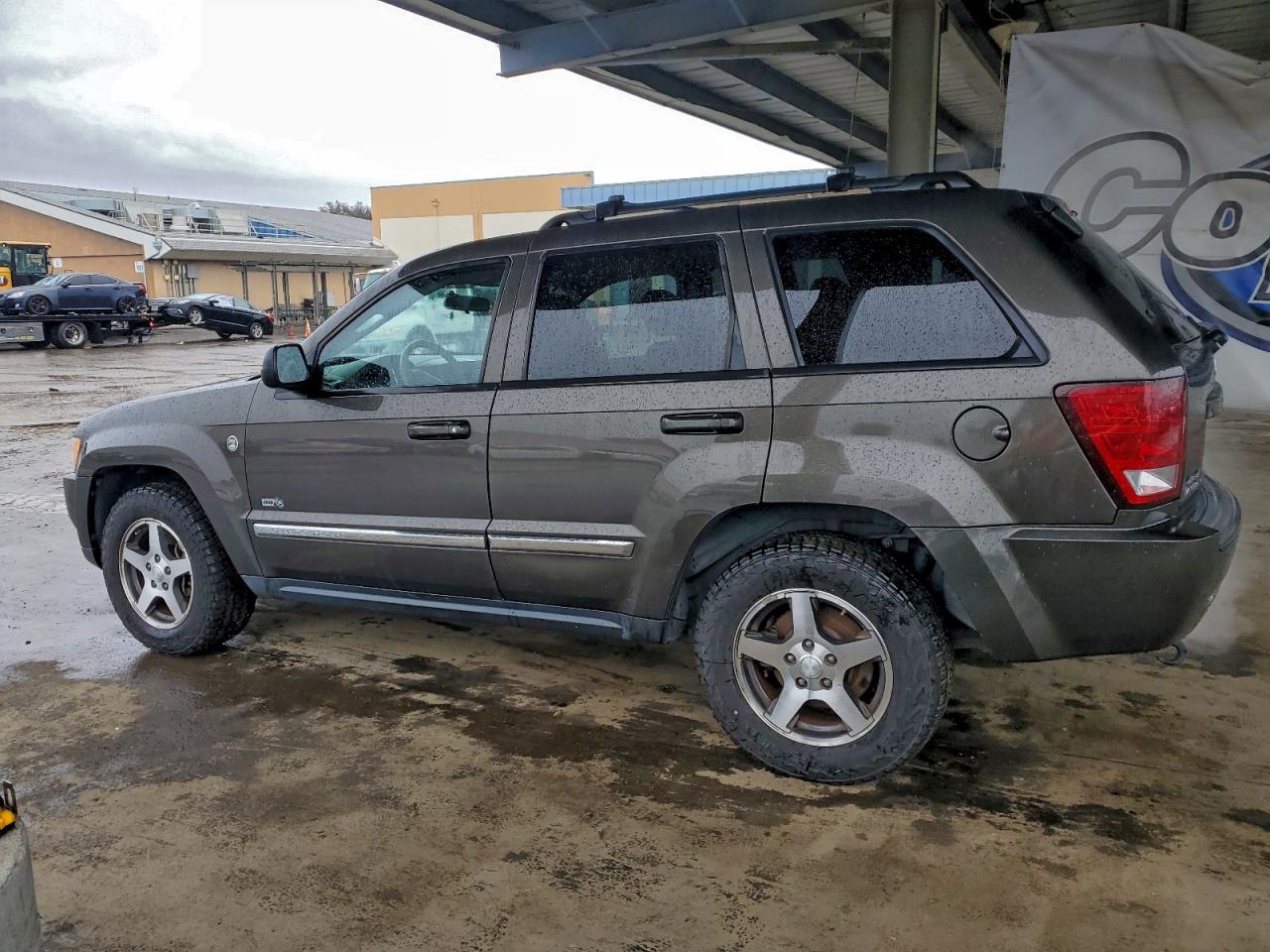 Jeep Grand Cherokee Laredo Image 8