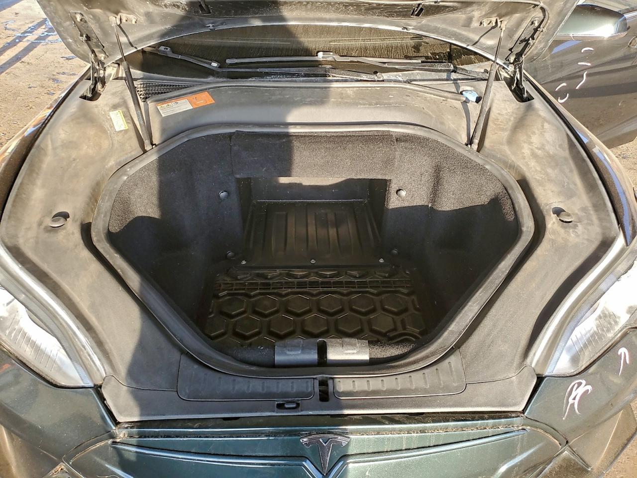 Tesla Model S Image 11