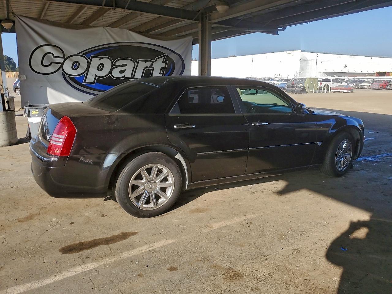 Chrysler 300 Image 2