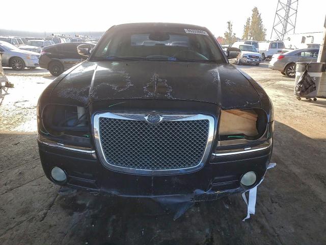 Chrysler 300 Image 8