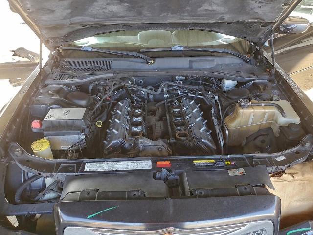 Chrysler 300 Image 11