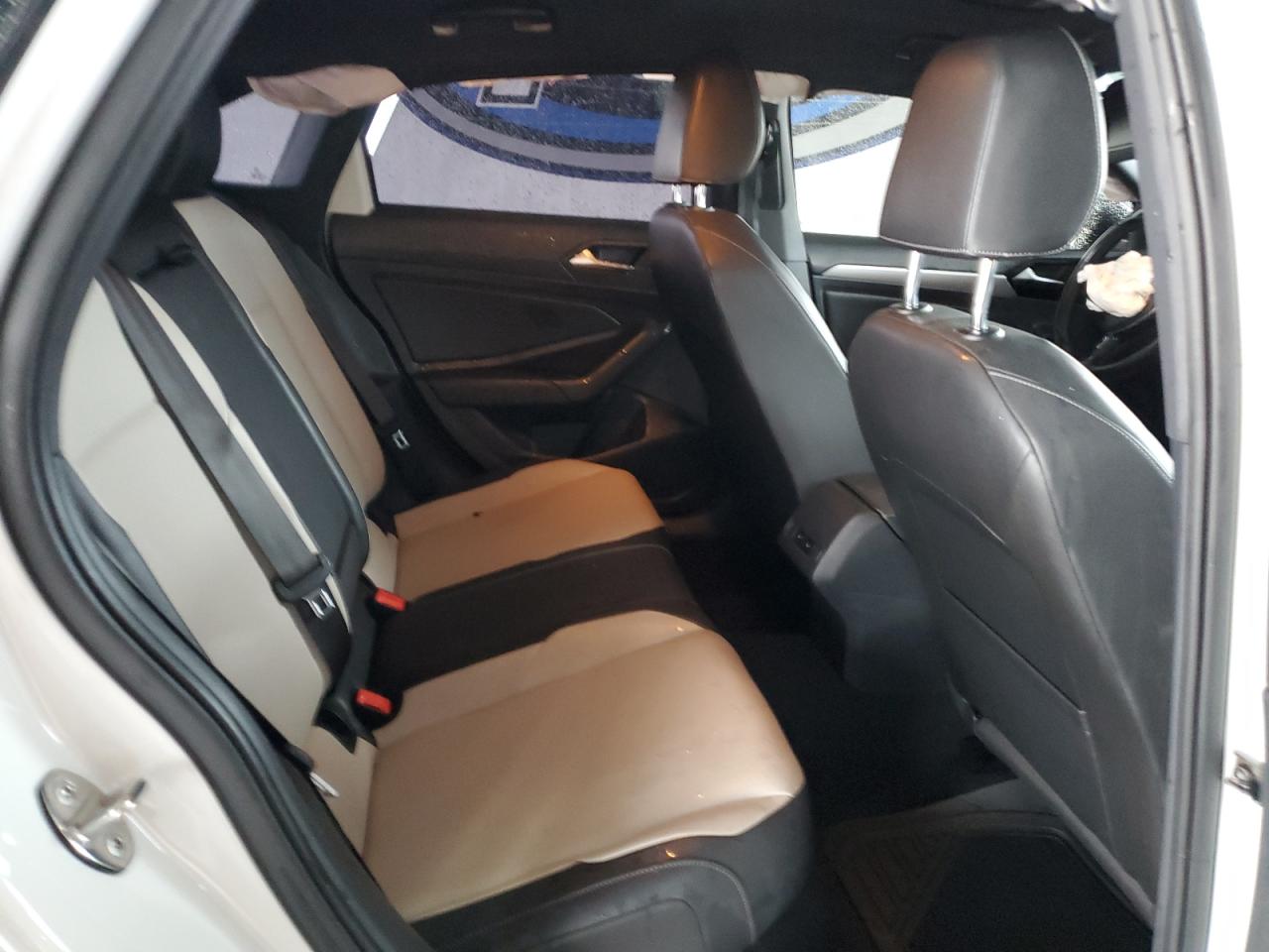 Volkswagen Jetta S Image 8