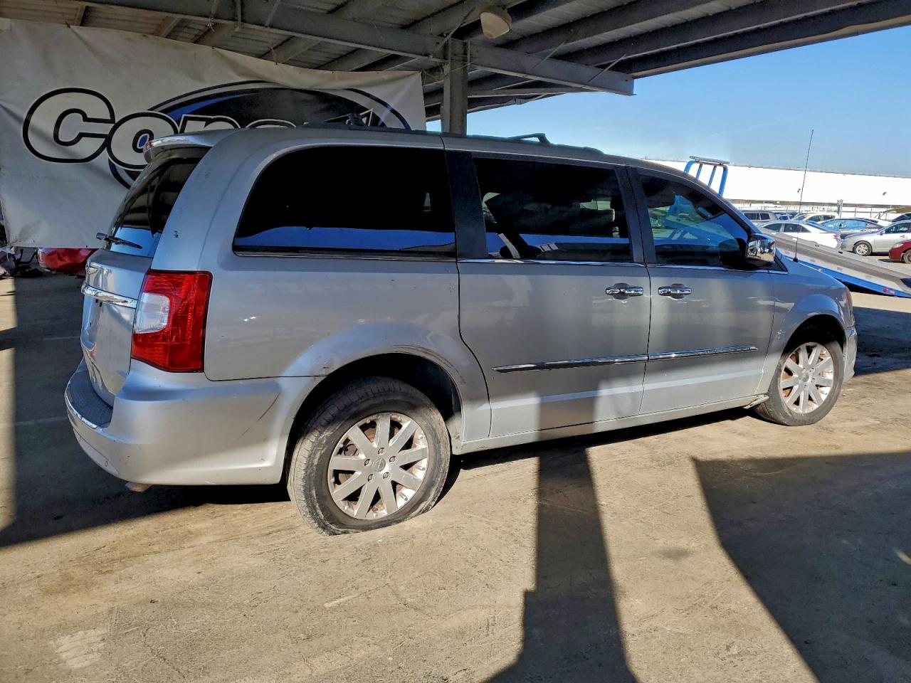 Chrysler Minivan Touring L Image 9