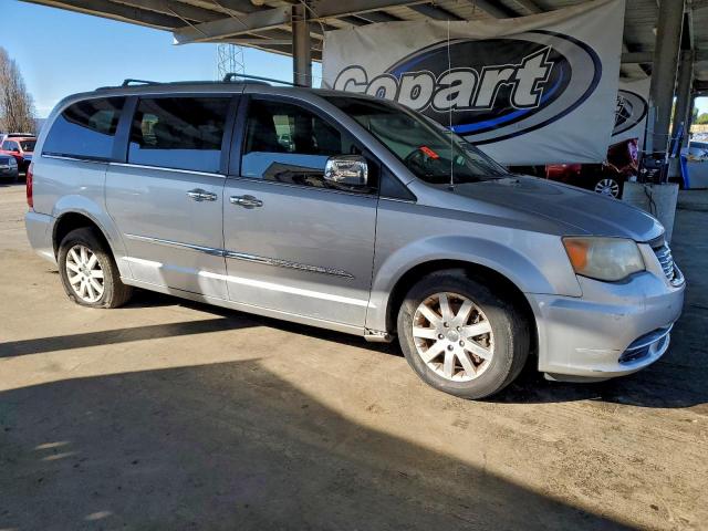 Chrysler Minivan Touring L Image 12