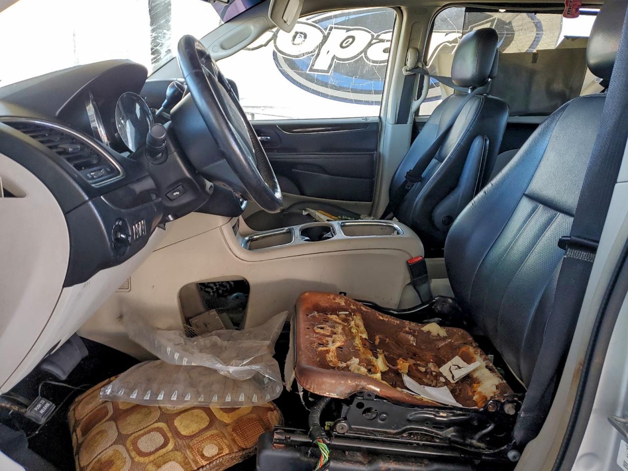 Chrysler Minivan Touring L Image 6