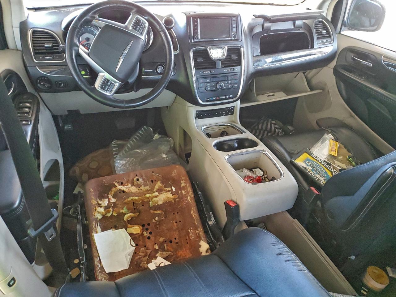 Chrysler Minivan Touring L Image 10