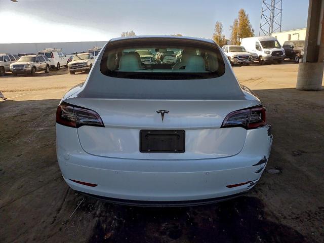 Tesla Model 3 Image 9
