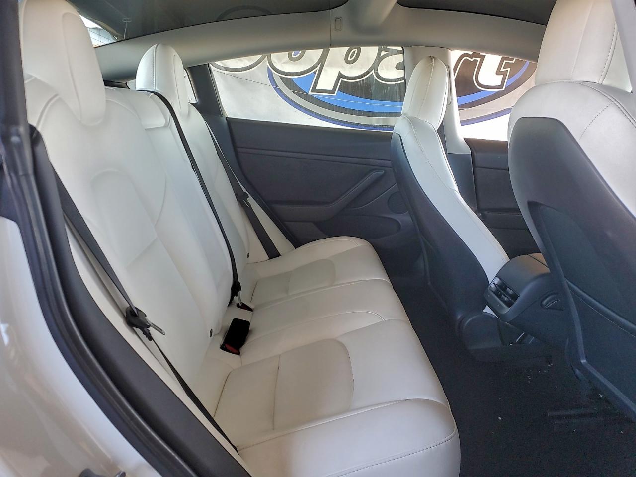 Tesla Model 3 Image 4