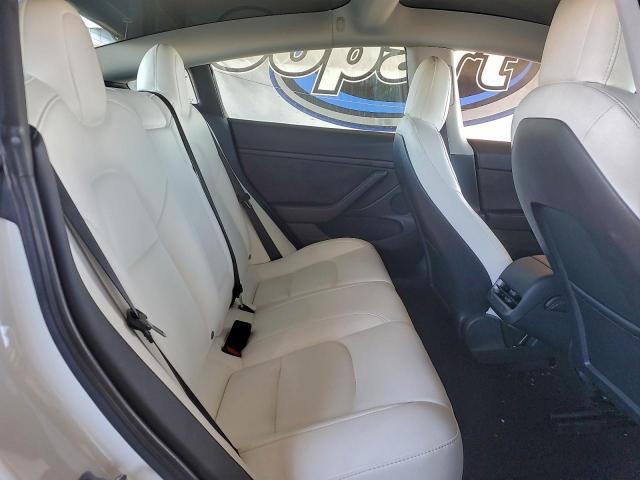 Tesla Model 3 Image 4