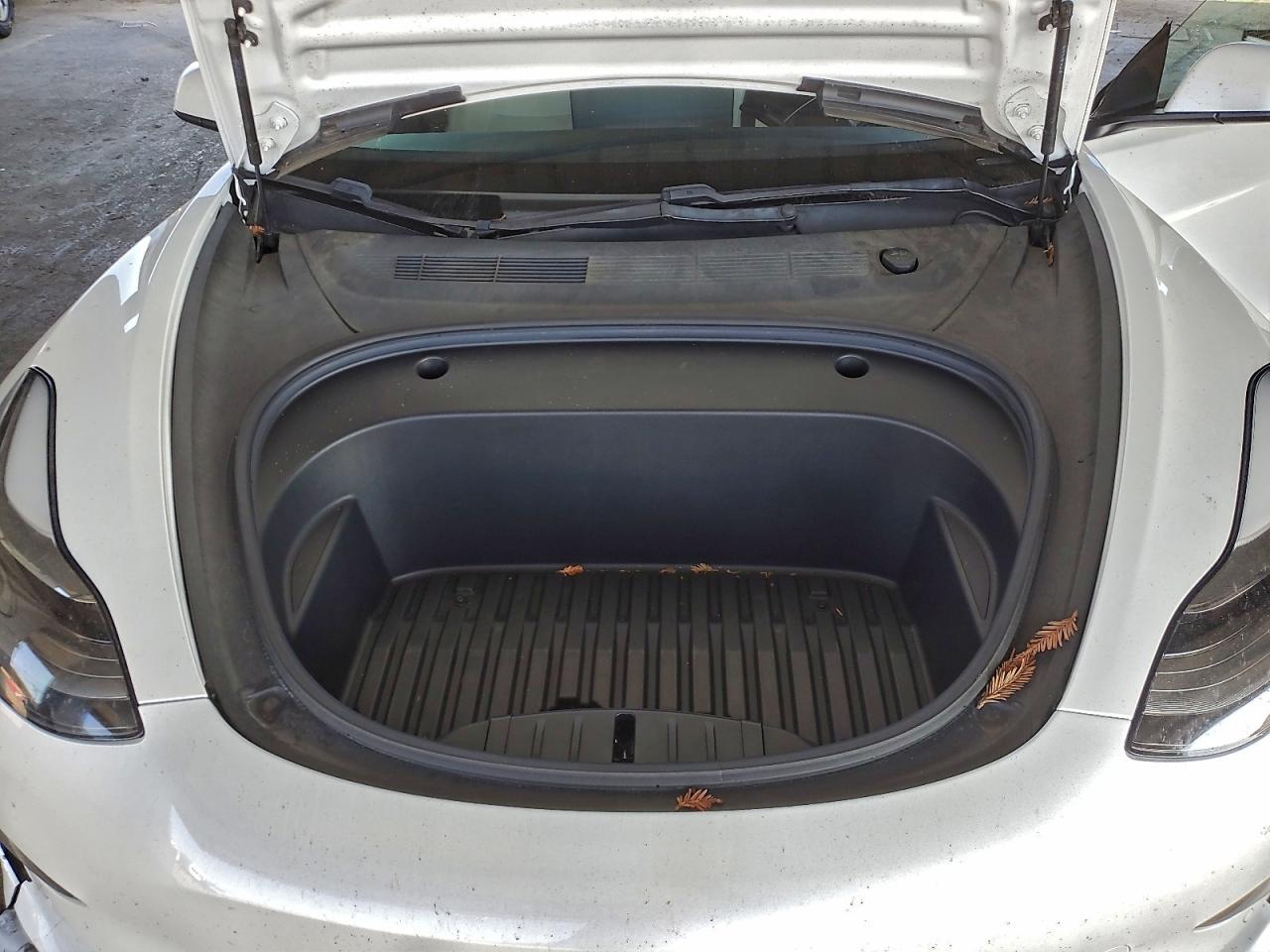 Tesla Model 3 Image 7