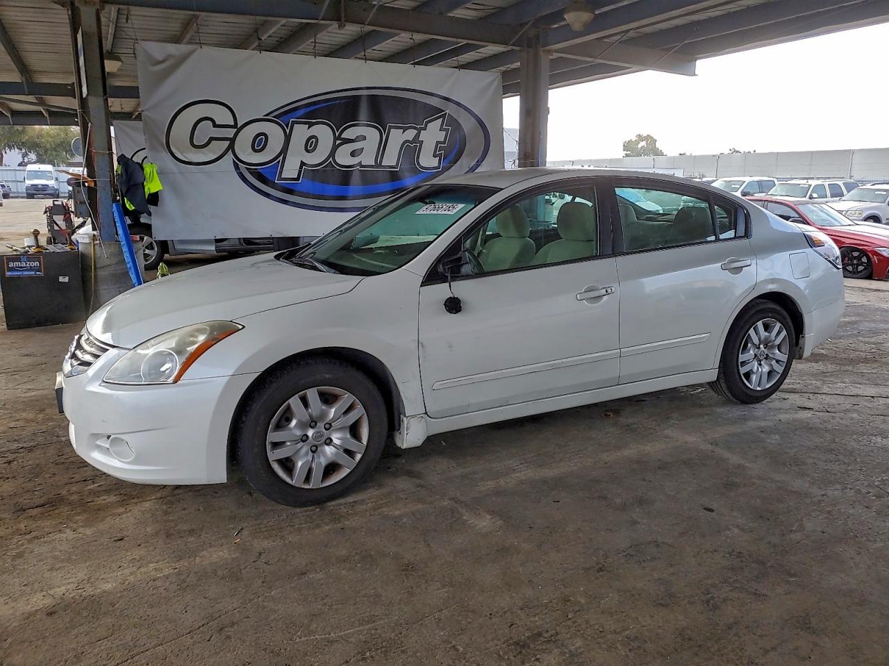 Nissan Altima Base Image 1