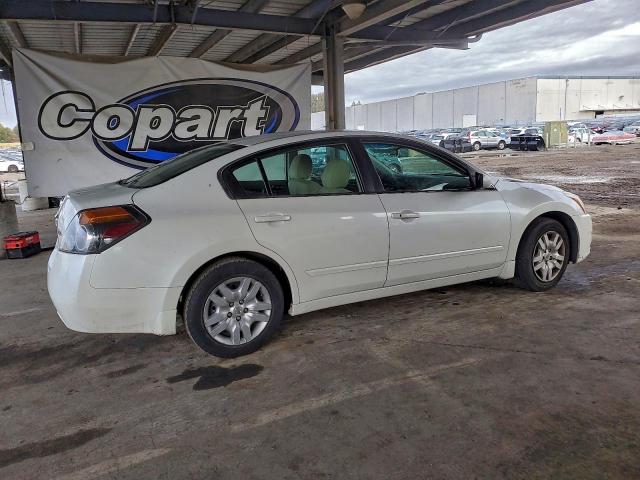 Nissan Altima Base Image 11