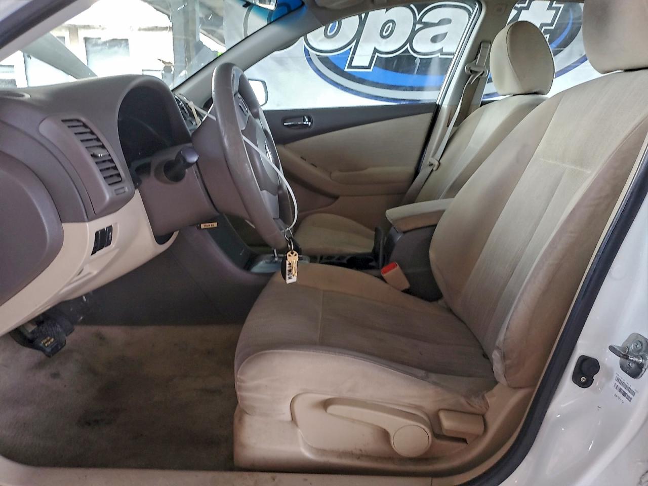 Nissan Altima Base Image 6