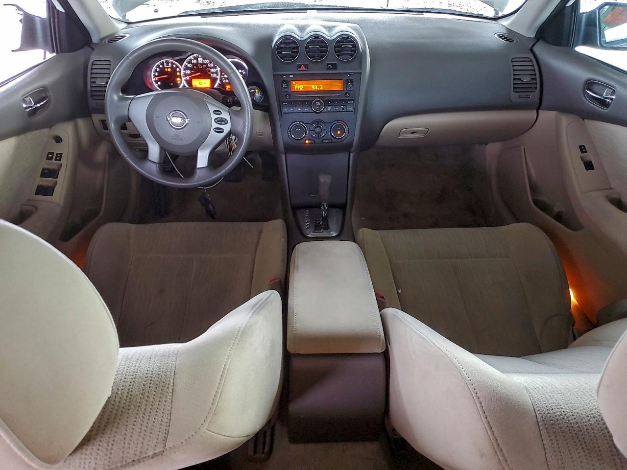 Nissan Altima Base Image 12