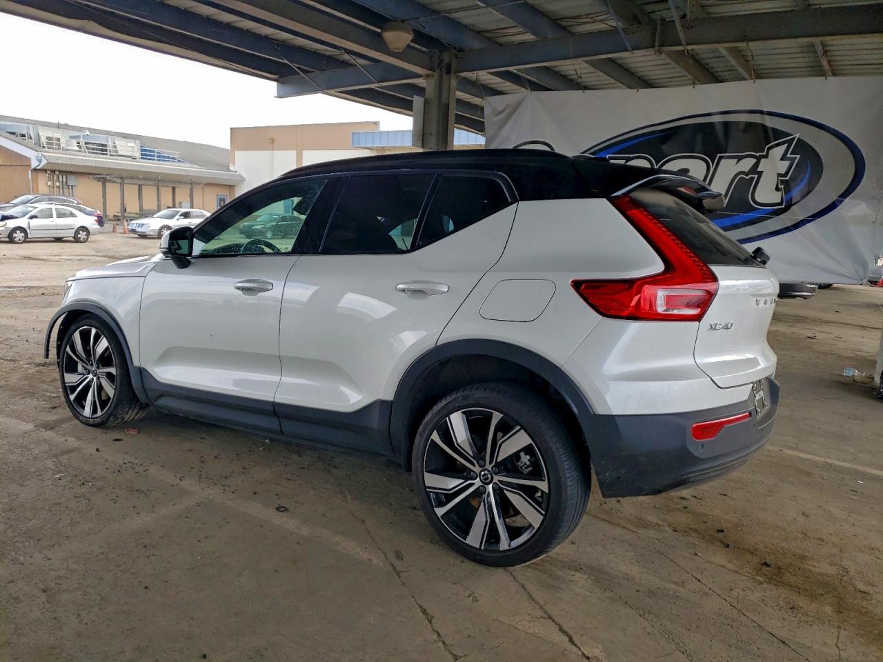 Volvo XC40 Recharge Image 6