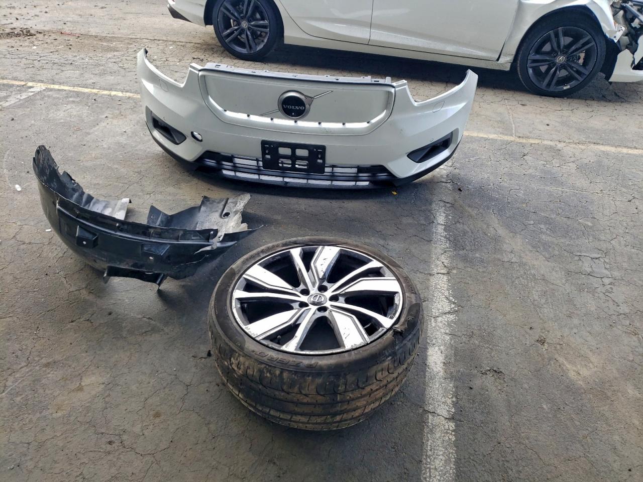 Volvo XC40 Recharge Image 5