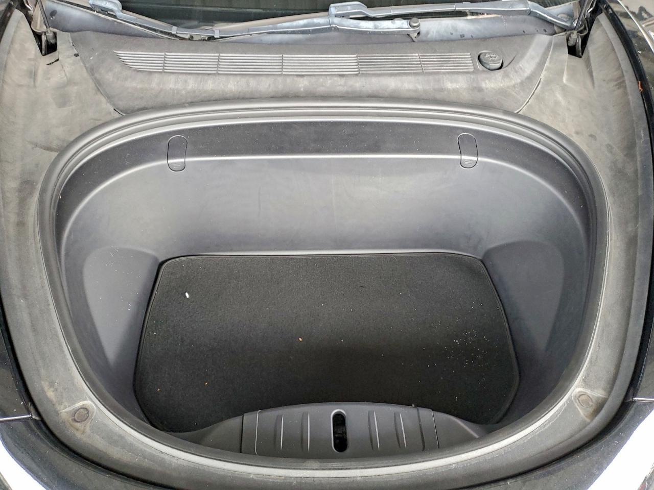 Tesla Model 3 Image 8